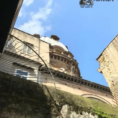 Discover Partenope Nápoly